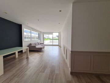 Venta de Departamento de 3 dormitorios en primer piso alto, Edificio Spazio, Puerto Santa Ana, Guayaquil