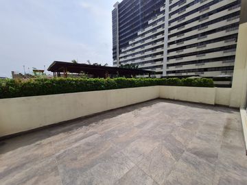 Venta de Departamento de 3 dormitorios en primer piso alto, Edificio Spazio, Puerto Santa Ana, Guayaquil