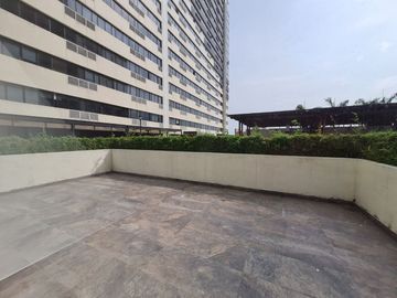 Venta de Departamento de 3 dormitorios en primer piso alto, Edificio Spazio, Puerto Santa Ana, Guayaquil
