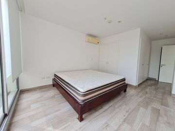 Venta de Departamento de 3 dormitorios en primer piso alto, Edificio Spazio, Puerto Santa Ana, Guayaquil