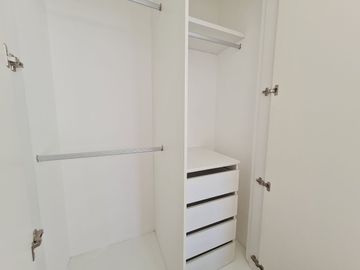 Venta de Departamento de 3 dormitorios en primer piso alto, Edificio Spazio, Puerto Santa Ana, Guayaquil
