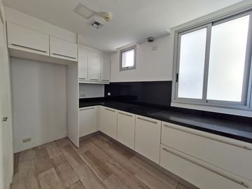 Venta de Departamento de 3 dormitorios en primer piso alto, Edificio Spazio, Puerto Santa Ana, Guayaquil