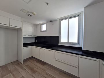 Venta de Departamento de 3 dormitorios en primer piso alto, Edificio Spazio, Puerto Santa Ana, Guayaquil