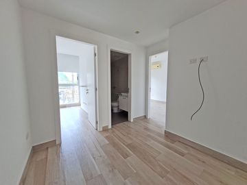 Venta de Departamento de 3 dormitorios en primer piso alto, Edificio Spazio, Puerto Santa Ana, Guayaquil