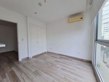 Venta de Departamento de 3 dormitorios en primer piso alto, Edificio Spazio, Puerto Santa Ana, Guayaquil