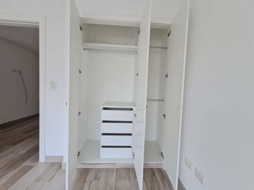 Venta de Departamento de 3 dormitorios en primer piso alto, Edificio Spazio, Puerto Santa Ana, Guayaquil