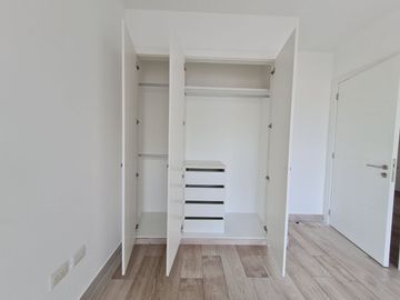 Venta de Departamento de 3 dormitorios en primer piso alto, Edificio Spazio, Puerto Santa Ana, Guayaquil