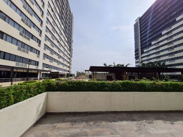 Venta de Departamento de 3 dormitorios en primer piso alto, Edificio Spazio, Puerto Santa Ana, Guayaquil