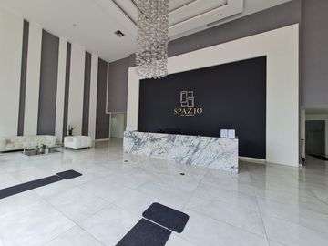 Venta de Departamento de 3 dormitorios en primer piso alto, Edificio Spazio, Puerto Santa Ana, Guayaquil