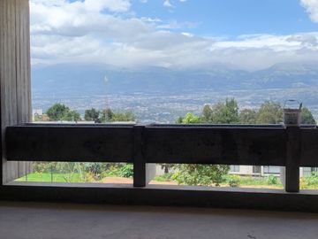 Casa por estrenar en Tumbaco sector Hilacril