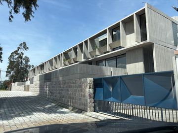 Casa por estrenar en Tumbaco sector Hilacril