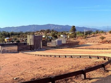 ¡Nuevas parcelas desde 5.000 m² en María Pinto a solo 25 minutos de Melipilla! Terrenos planos y con topografía diversa