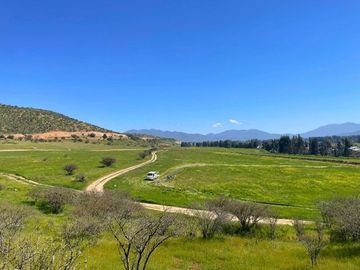 ¡Nuevas parcelas desde 5.000 m² en María Pinto a solo 25 minutos de Melipilla! Terrenos planos y con topografía diversa