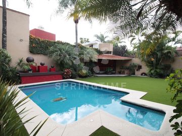 Casa Contemporánea en Jardines de Reforma