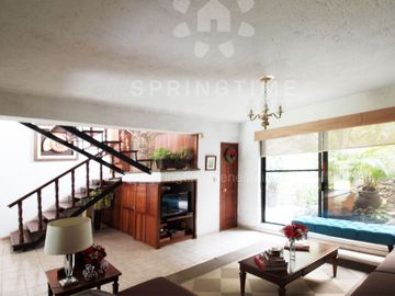 Casa Contemporánea en Jardines de Reforma