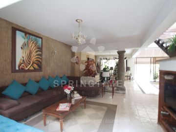 Casa Contemporánea en Jardines de Reforma