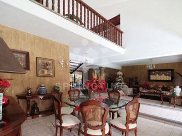 Casa Contemporánea en Jardines de Reforma