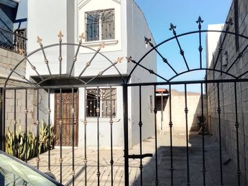 Venta de casa en Colonia Villa Fontana, Tijuana, B.C., 2 Recámaras.