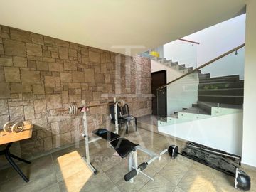 AMPLIA Y LUMINOSA PROPIEDAD EN VENTA – ¡OPORTUNIDAD ÚNICA EN TENIS CLUB! SANTO DOMINGO