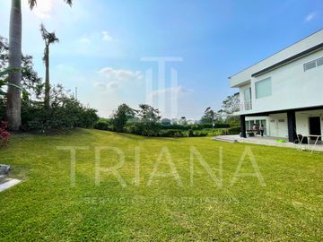 AMPLIA Y LUMINOSA PROPIEDAD EN VENTA – ¡OPORTUNIDAD ÚNICA EN TENIS CLUB! SANTO DOMINGO