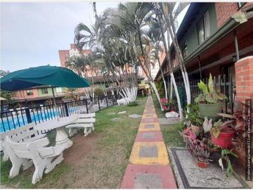 VENDO CASA EN CONDOMINIO BARRIO SEMINARIO