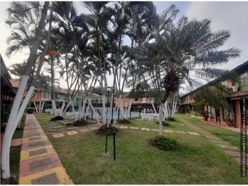VENDO CASA EN CONDOMINIO BARRIO SEMINARIO