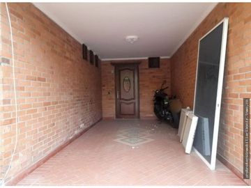 VENDO CASA EN CONDOMINIO BARRIO SEMINARIO