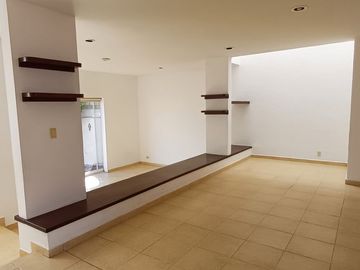 Céntrica casa en Fraccionamiento Villa Antigua