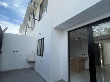 MODERNA CASA VIP DE VENTA, Sector Ricaurte Colegio Sudamericano C1405