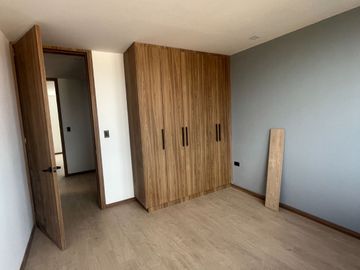 MODERNA CASA VIP DE VENTA, Sector Ricaurte Colegio Sudamericano C1405