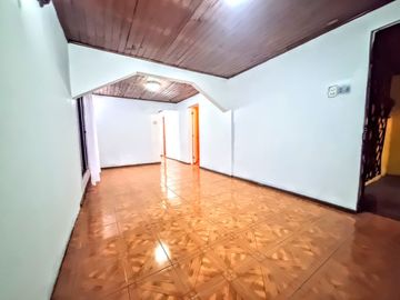 Casa Sólida, Regularizada, 2d/1b, 240m2, La Granja
