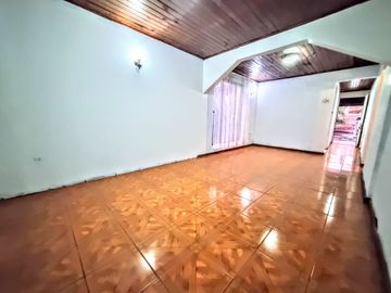 Casa Sólida, Regularizada, 2d/1b, 240m2, La Granja