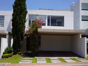 Venta de Increible Casa Tumbaco - Sector La Viña - Home Realtors