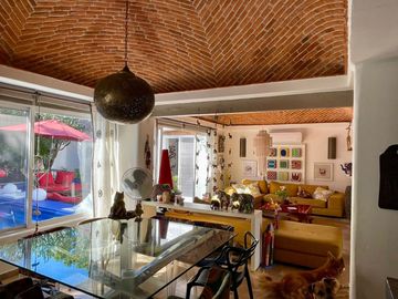 CASA EN VENTA  UN SOLO NIVEL CENTRICA Y MUY FUCIONAL