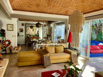 CASA EN VENTA  UN SOLO NIVEL CENTRICA Y MUY FUCIONAL