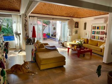 CASA EN VENTA  UN SOLO NIVEL CENTRICA Y MUY FUCIONAL