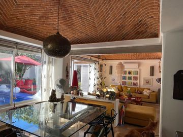 CASA EN VENTA  UN SOLO NIVEL CENTRICA Y MUY FUCIONAL