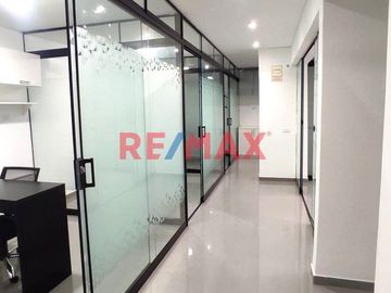 VENDO AMPLIA CASA EN LINCE