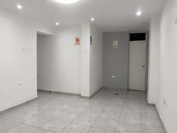 VENDO AMPLIA CASA EN LINCE