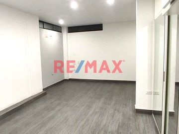 VENDO AMPLIA CASA EN LINCE