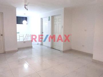 VENDO AMPLIA CASA EN LINCE