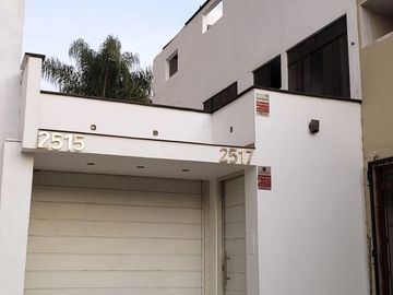 VENDO AMPLIA CASA EN LINCE