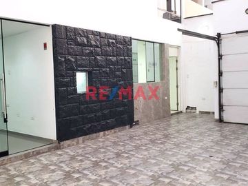 VENDO AMPLIA CASA EN LINCE