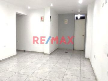 VENDO AMPLIA CASA EN LINCE