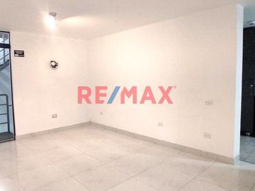 VENDO AMPLIA CASA EN LINCE