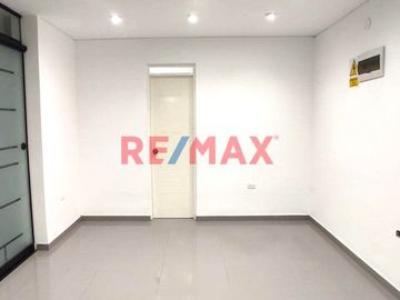 VENDO AMPLIA CASA EN LINCE