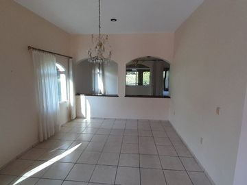 CASA EN VENTA EN  PARQUE ROYAL EN COLIMA