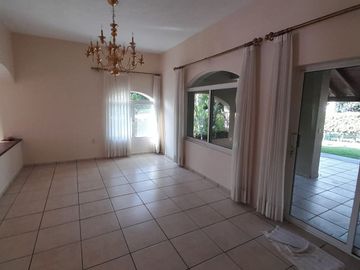 CASA EN VENTA EN  PARQUE ROYAL EN COLIMA