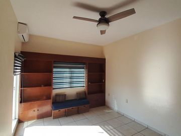 CASA EN VENTA EN  PARQUE ROYAL EN COLIMA