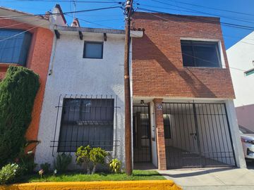 Casa en Venta en Toluca Colonia Bosques de Colón